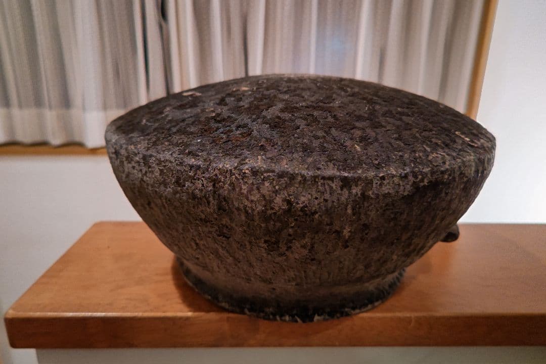 トルコの手彫りの石鍋。アンティーク