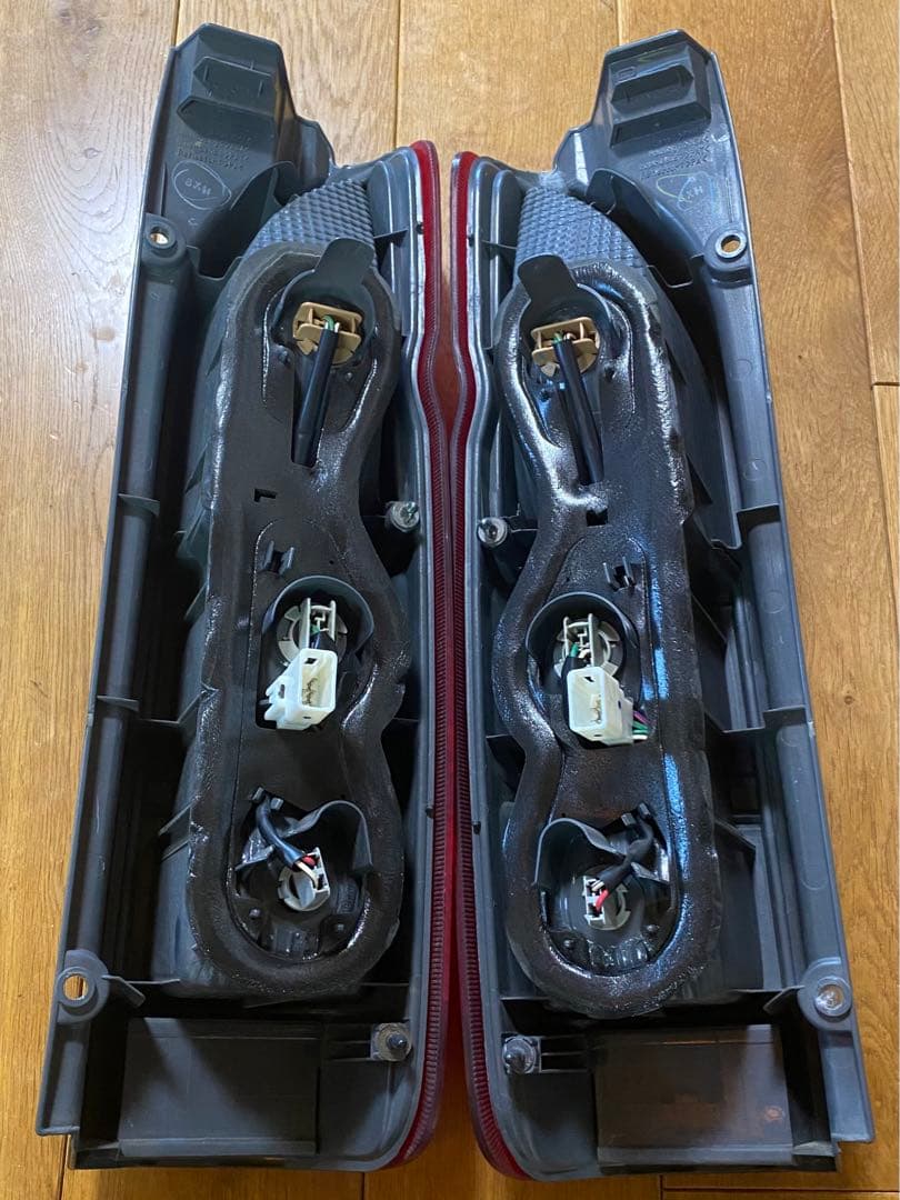 トヨタ ハイエース レジアスエース 2型 純正 テールランプ 左右セット