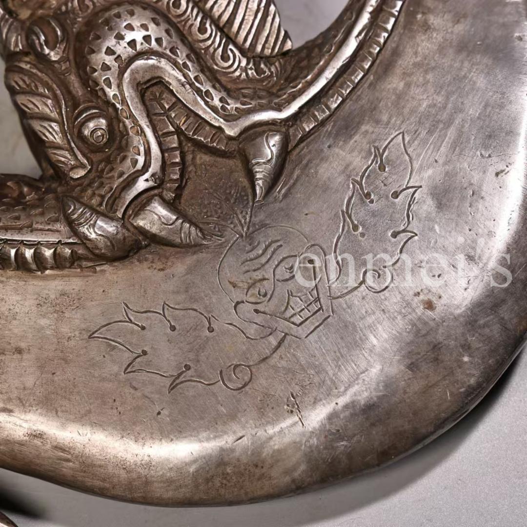 中国古美術・蔵伝工芸・旧チベット収寒鉄刻金剛降魔斧・文房置物・鎮宅辟邪・風水