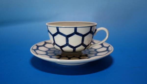 有田焼　村上玄輝　 染付　亀甲文 六角紋　カップ＆ソーサー碗皿 2204