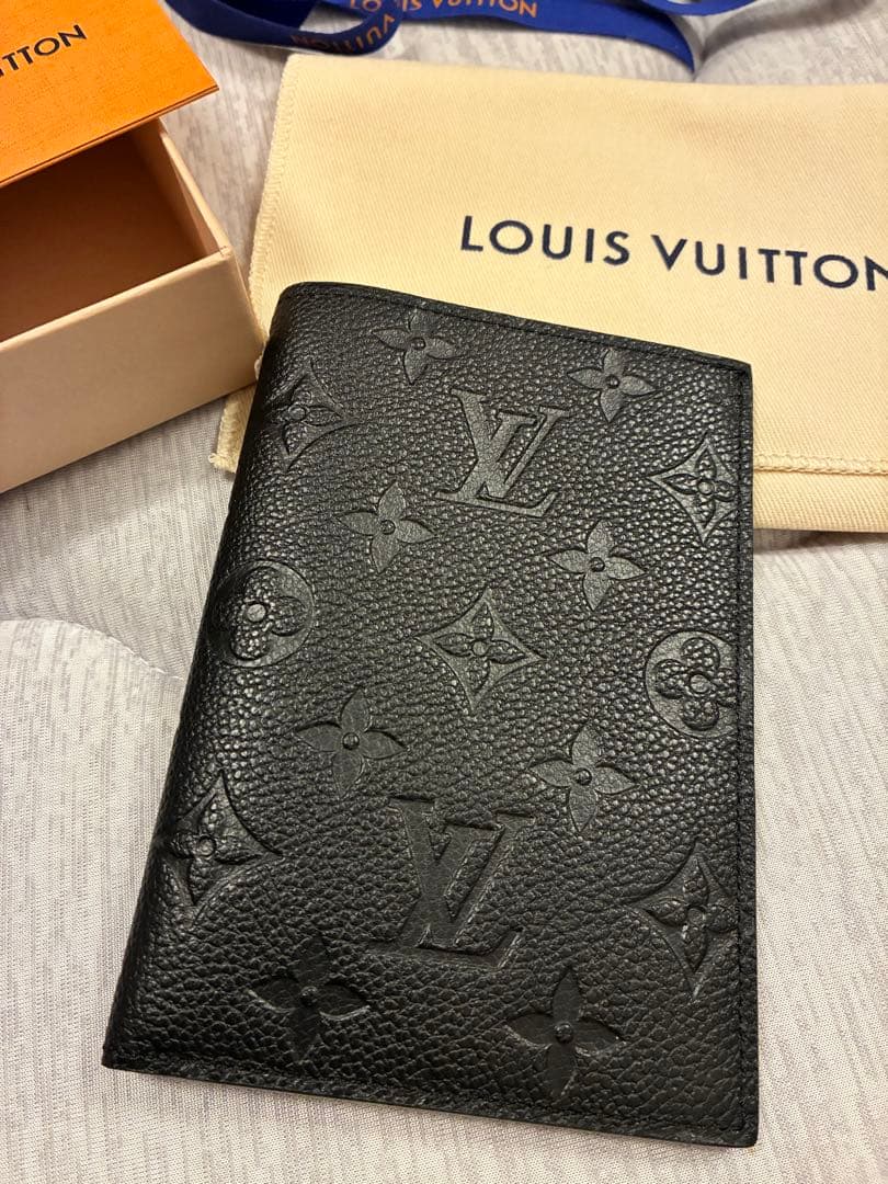 LOUIS VUITTON パスポートケース ブラック　新品未使用