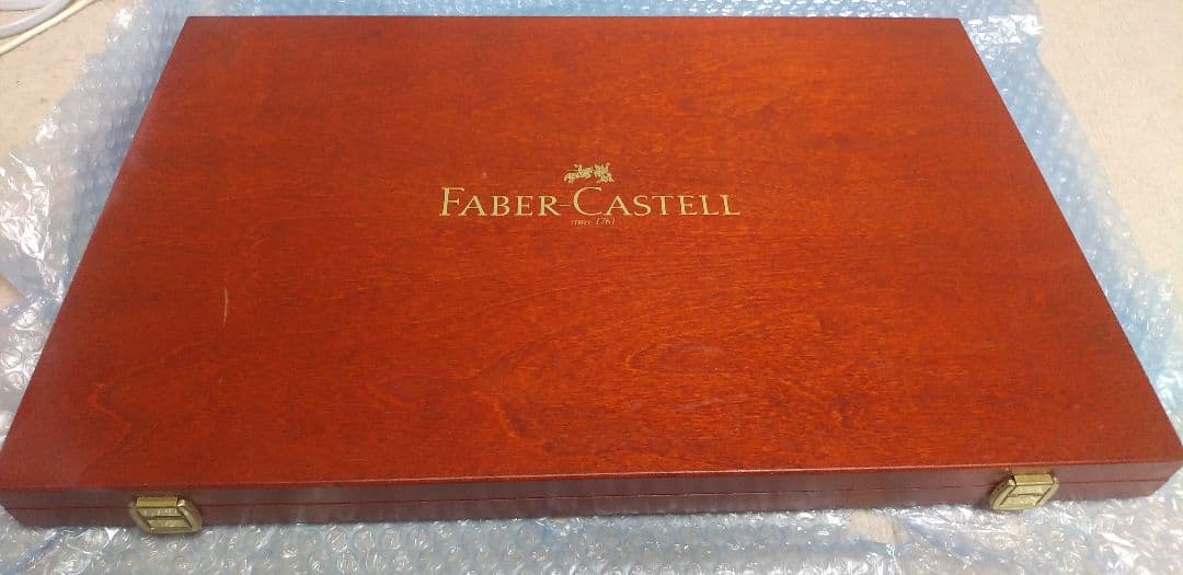 アルブレヒト・デューラーのファーバーカステルの木箱入り100色