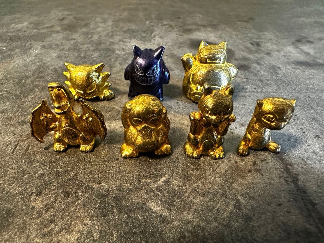 【希少】ポケモン　フィギュア　ピカチュウ　ゲンガー　リザードン　メタル　ゴールド