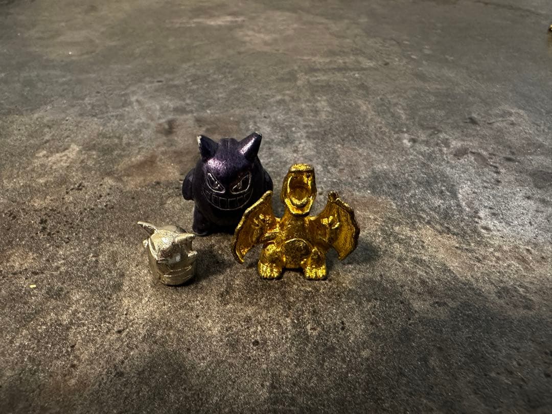 【希少】ポケモン　フィギュア　ピカチュウ　ゲンガー　リザードン　メタル　ゴールド