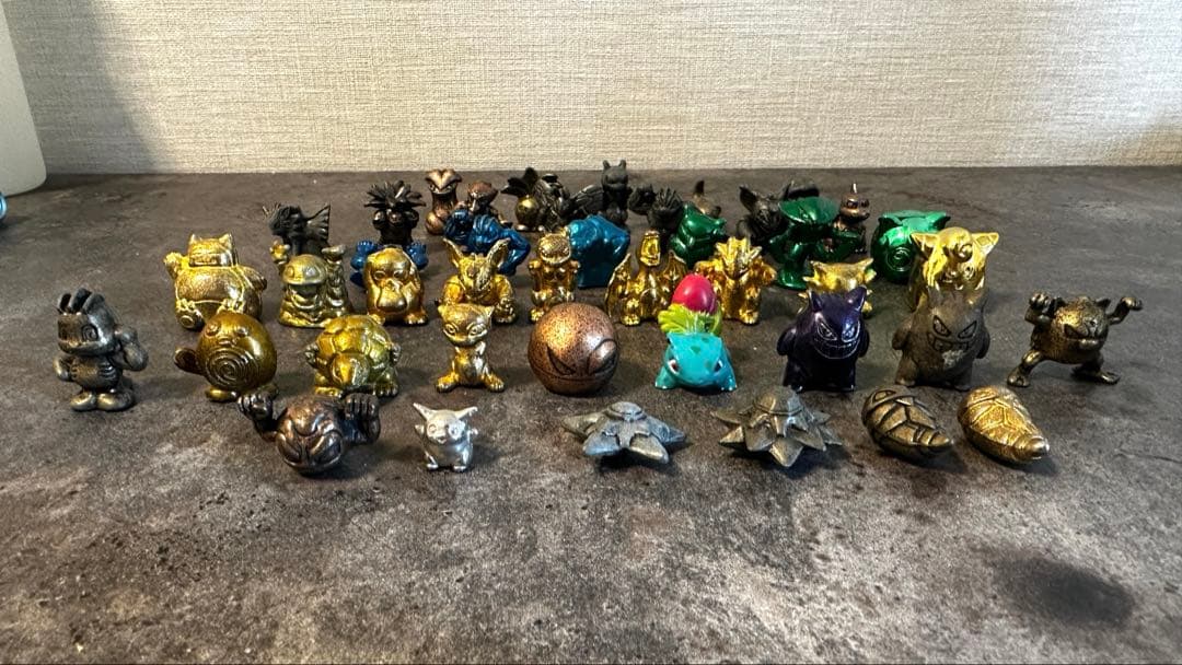 【希少】ポケモン　フィギュア　ピカチュウ　ゲンガー　リザードン　メタル　ゴールド