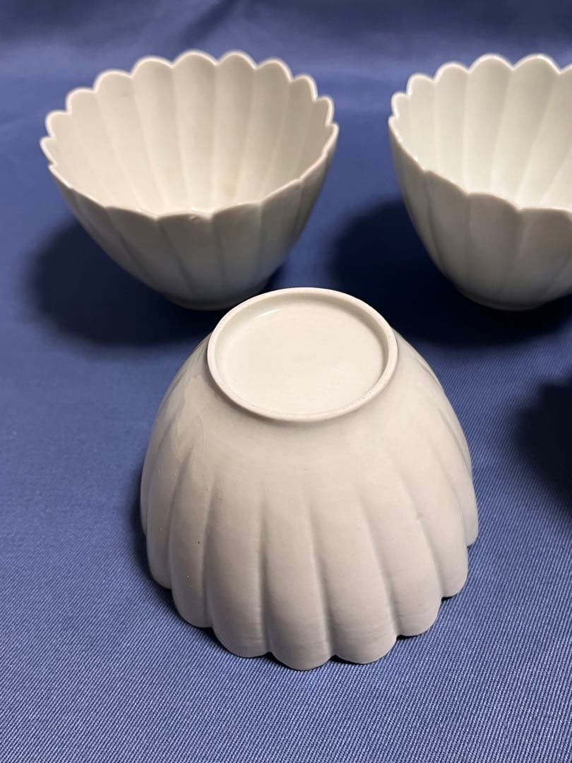 骨董　古伊万里　白磁　菊弁　向付　江戸中期　5個(共箱あり) 2個ホツあり