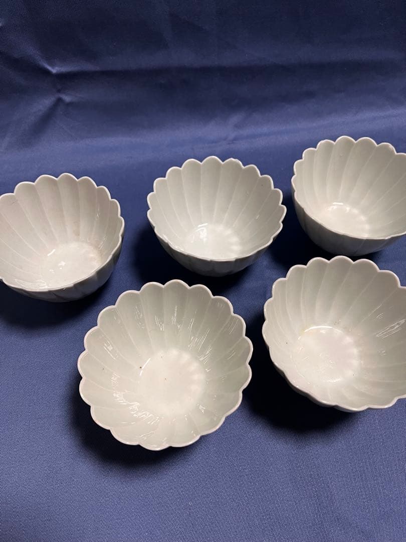 骨董　古伊万里　白磁　菊弁　向付　江戸中期　5個(共箱あり) 2個ホツあり