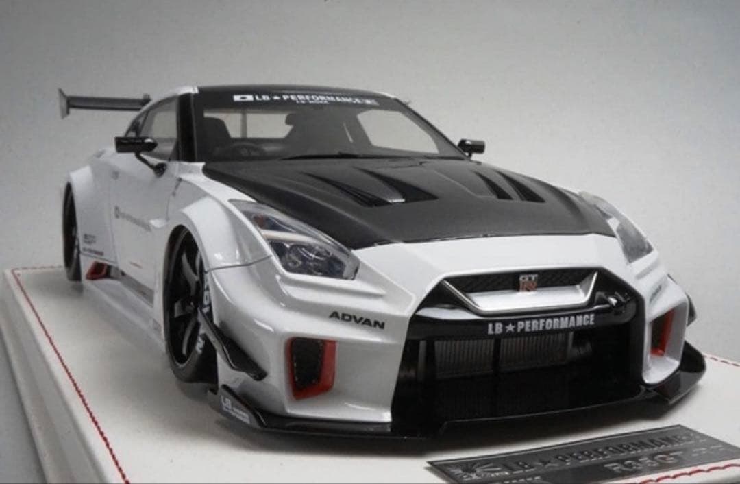 新品LBーSilhouette WORKS GT NISSAN 35GT- RR