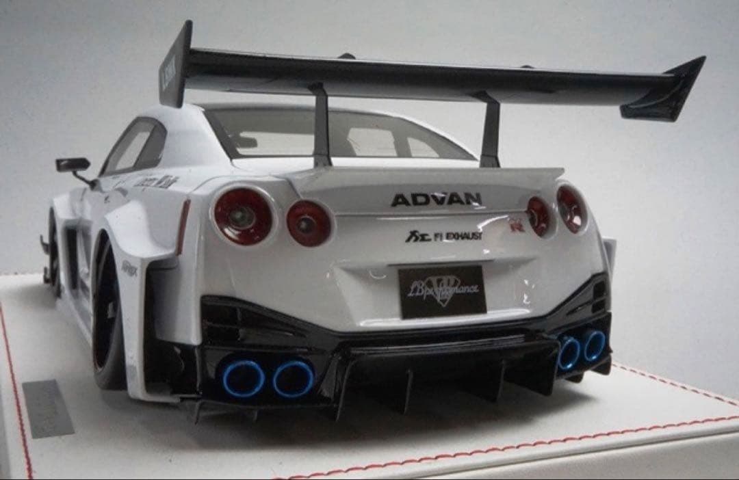 新品LBーSilhouette WORKS GT NISSAN 35GT- RR