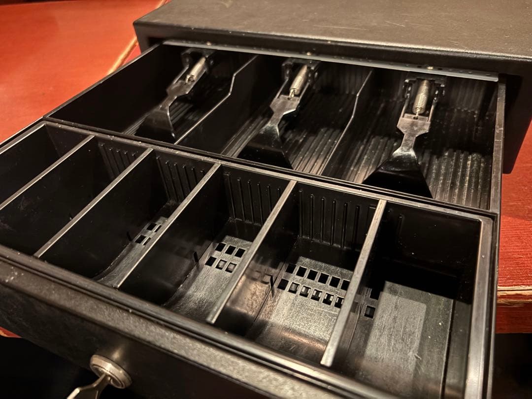 鍵付き黒レジ引き出し　レジ　キャッシャー本体、プリンター2台付　イルカ