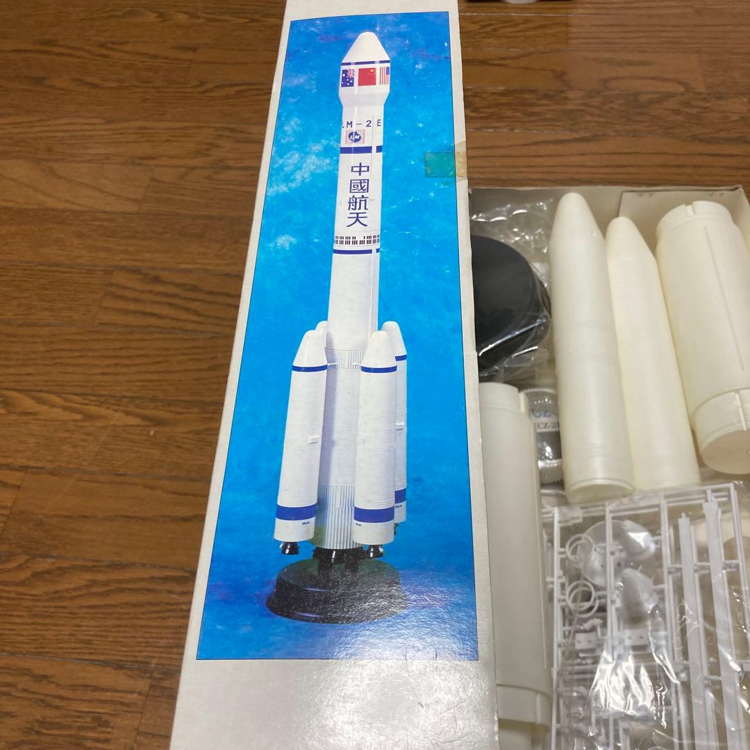 1/48中国 CZ-2E ロケット プラモデル