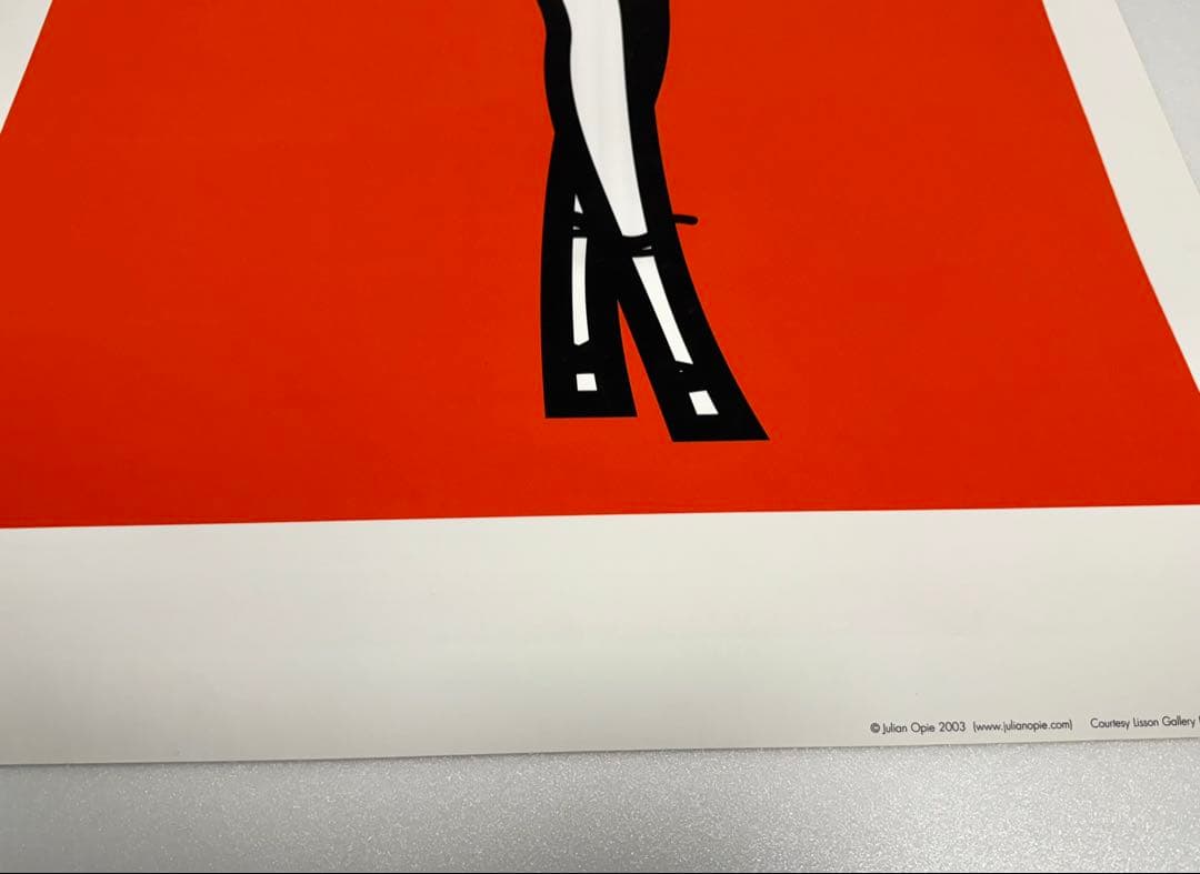 ジュリアンオピー◇Woman taking off man’s shirt