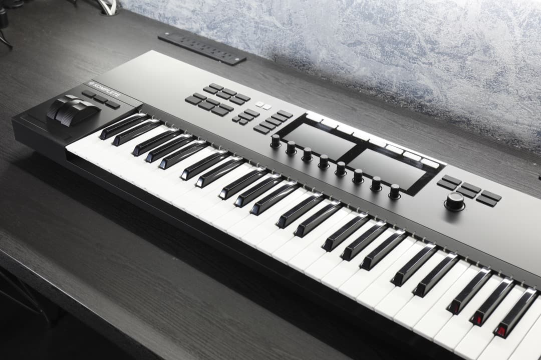 KOMPLETE KONTROL S49 MK2 キーボード