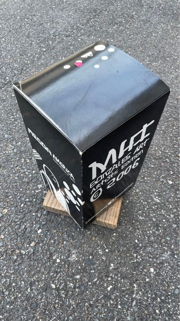 MARK GONZALES マークゴンザレス COMMUNION PRIEST