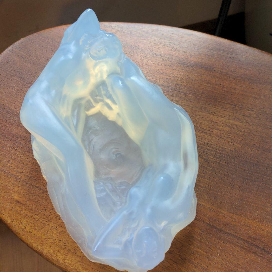 アンティーク、オパルセントガラス置物