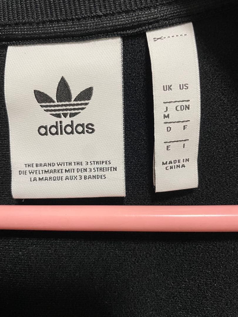 adidas originals 黒×赤ライン ジャージ上下セットアップ