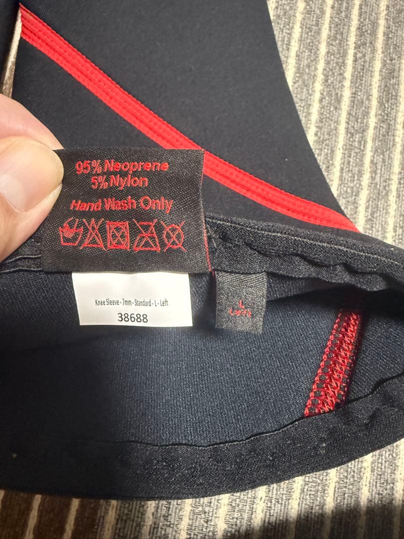 SBD ニースリーブ　Lサイズ　 黒と赤のストライプ