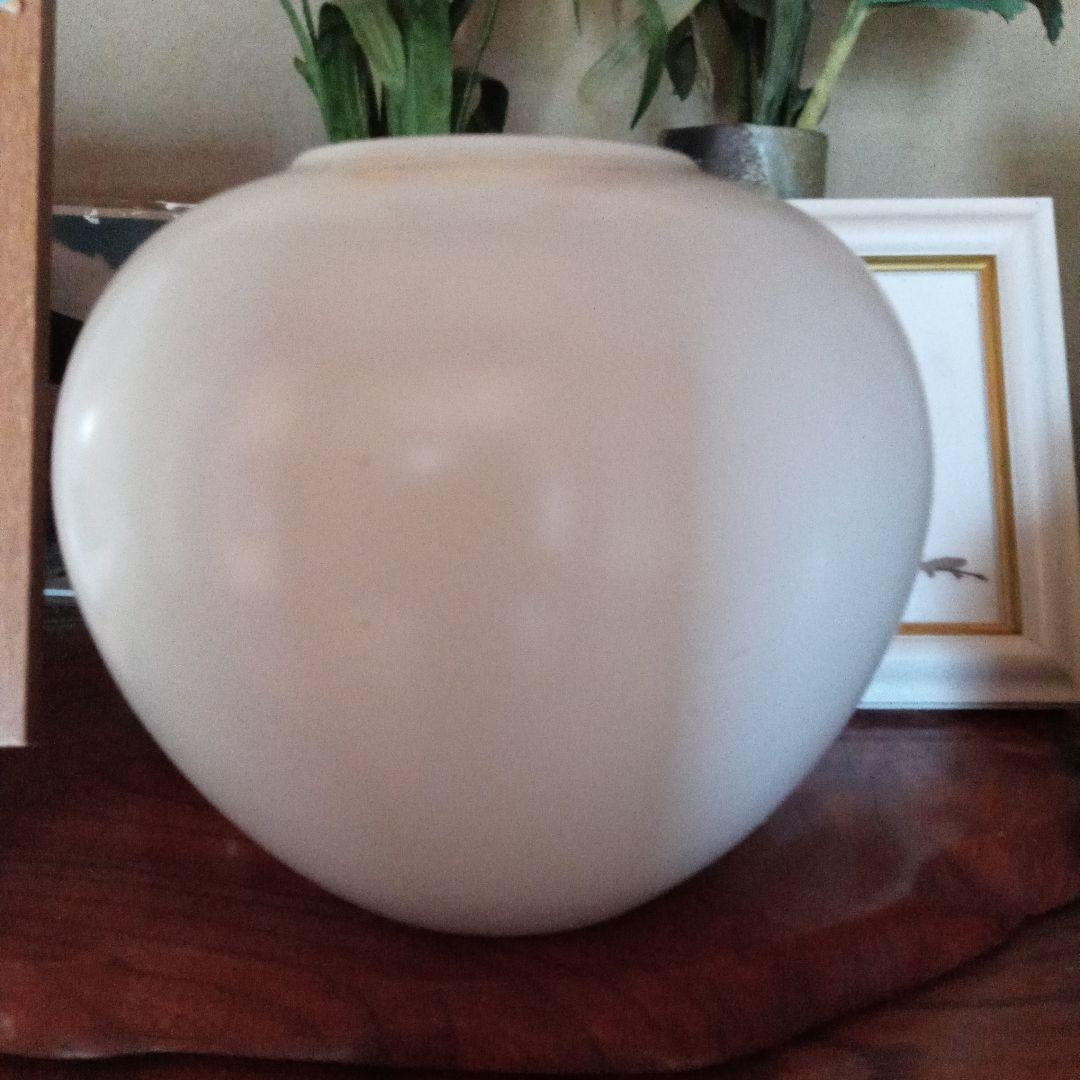 白磁　壺　高さ約20cm直径約20cm