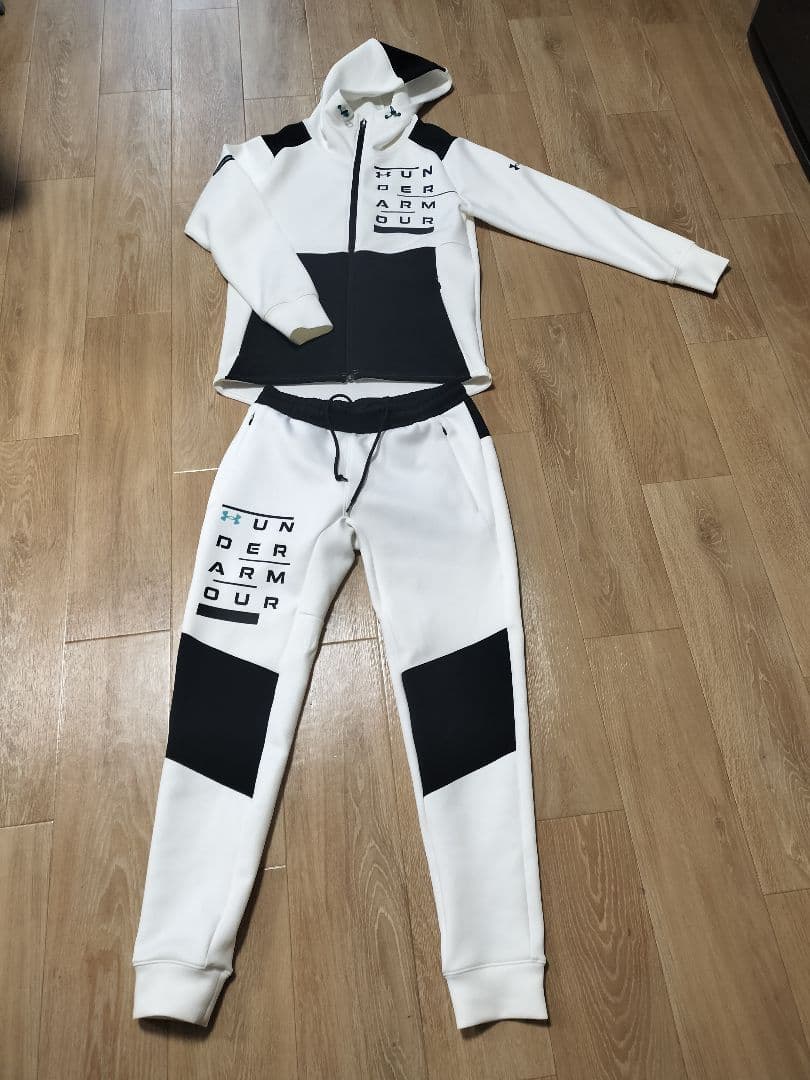 UNDER ARMOURのUAハイブリッド ニットジャケット上下　新庄監督モデル