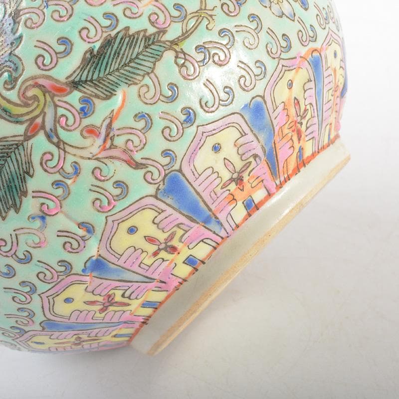 中国　大清康煕年製　粉彩纏枝花卉文　蒜口瓶　V　R6091F