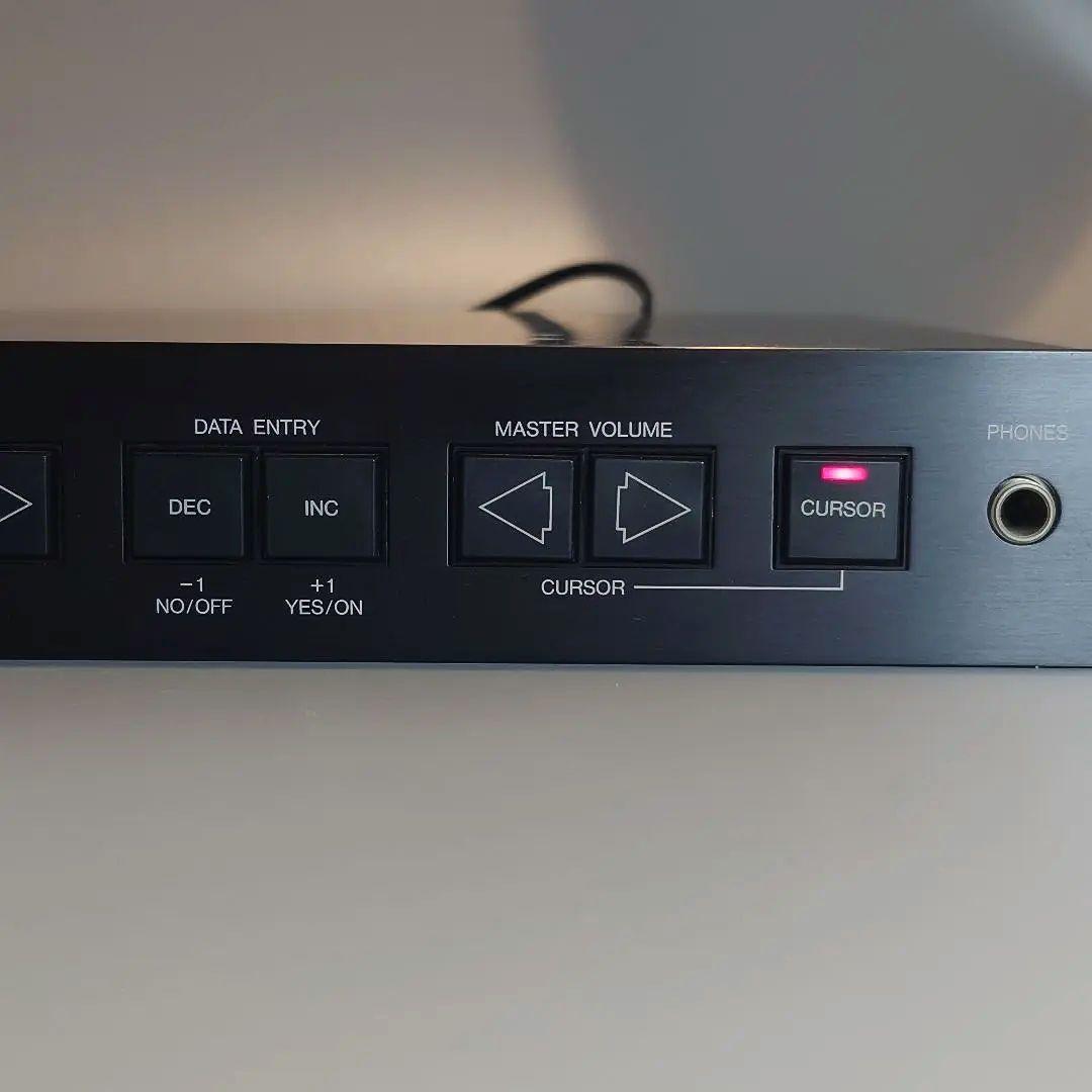 YAMAHA TX81Z（中古品）