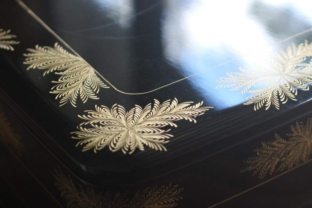 極小傷あり！端正な内朱黒漆に極上忍沈金の映える二段重（検輪島塗重箱お重