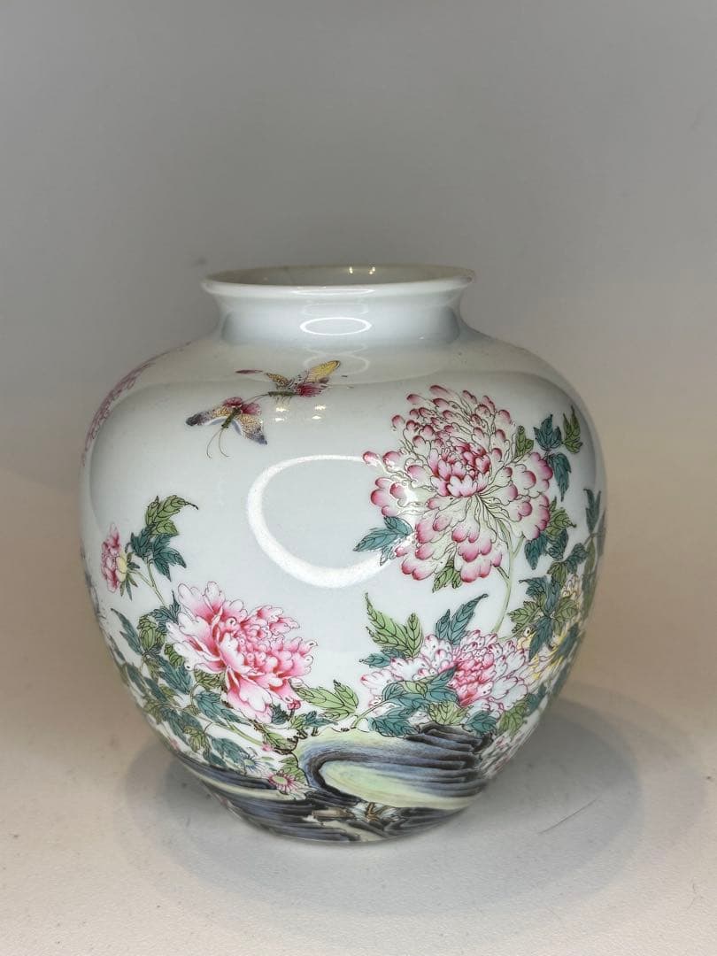 中国清時代 大清雍正年製款 彩絵牡丹花蝶文 詩文花瓶 賞瓶 傷あり 古陶磁骨董品