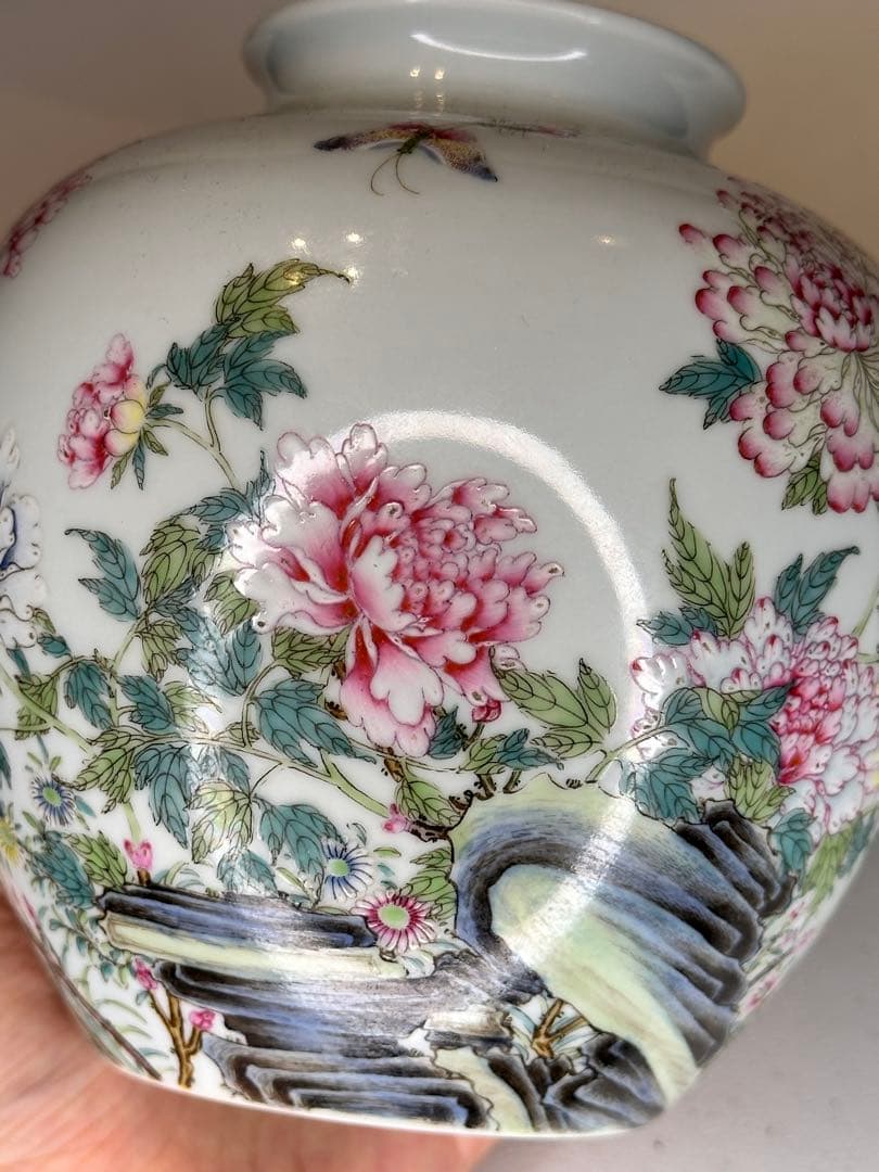 中国清時代 大清雍正年製款 彩絵牡丹花蝶文 詩文花瓶 賞瓶 傷あり 古陶磁骨董品