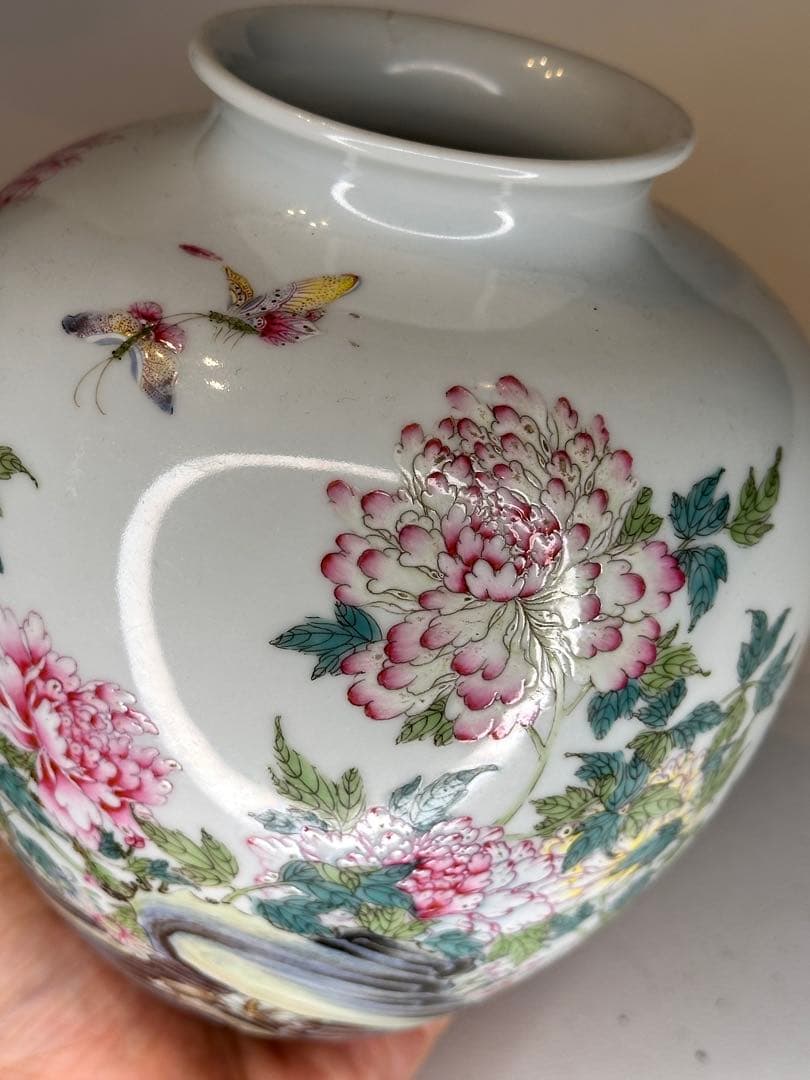 中国清時代 大清雍正年製款 彩絵牡丹花蝶文 詩文花瓶 賞瓶 傷あり 古陶磁骨董品