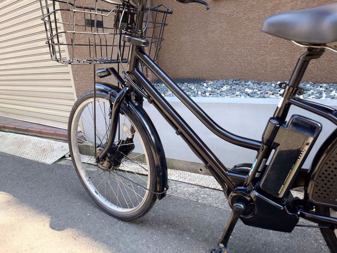 大阪府　ブリヂストン　黒の電動アシスト自転車　バッテリーB400