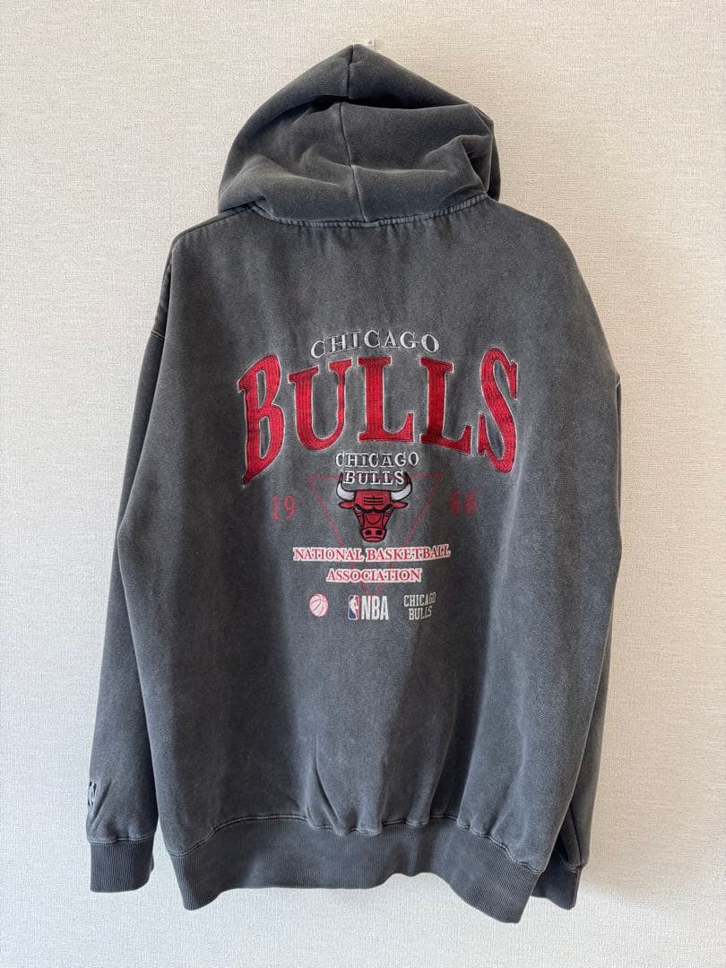 ★NBA シカゴブルズ 別注 刺繍 CHICAGO BULLS L パーカー