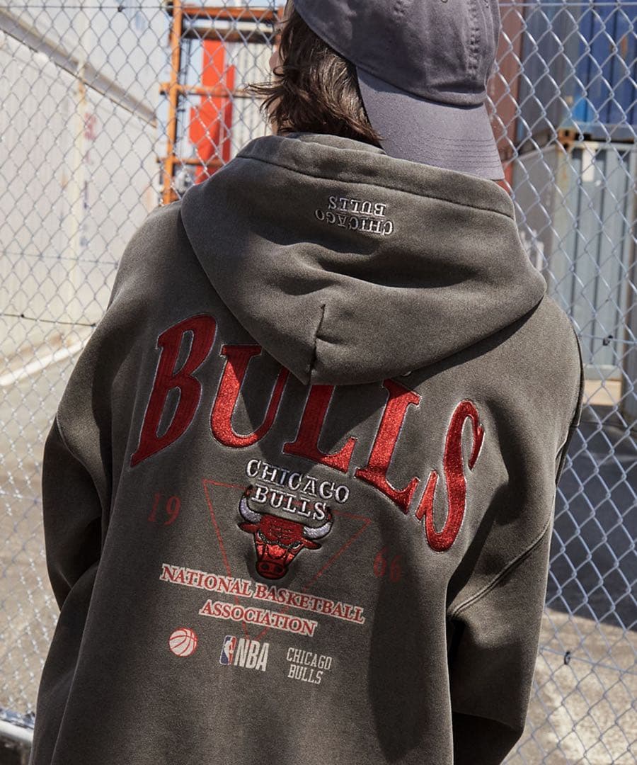 ★NBA シカゴブルズ 別注 刺繍 CHICAGO BULLS L パーカー