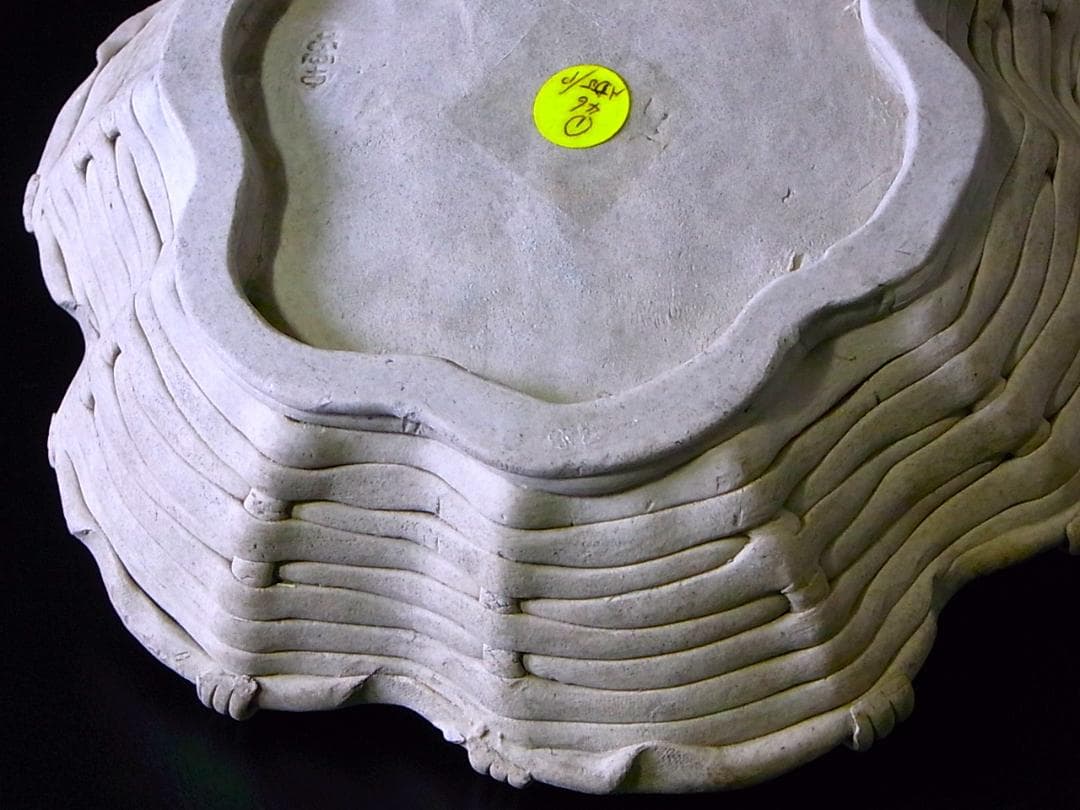 【 E919 】 素晴らしき超名品　明治期萬古焼上手作品　陽刻番の鶴文飾り皿