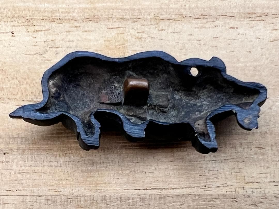 【海】江戸明治期　牛形　手彫　目貫　金具　金目　銅製鍍金　骨董品