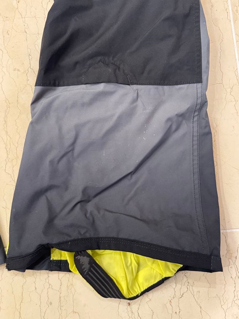 一回のみ使用　BURTON スノーボードパンツ ブラック/イエロー M