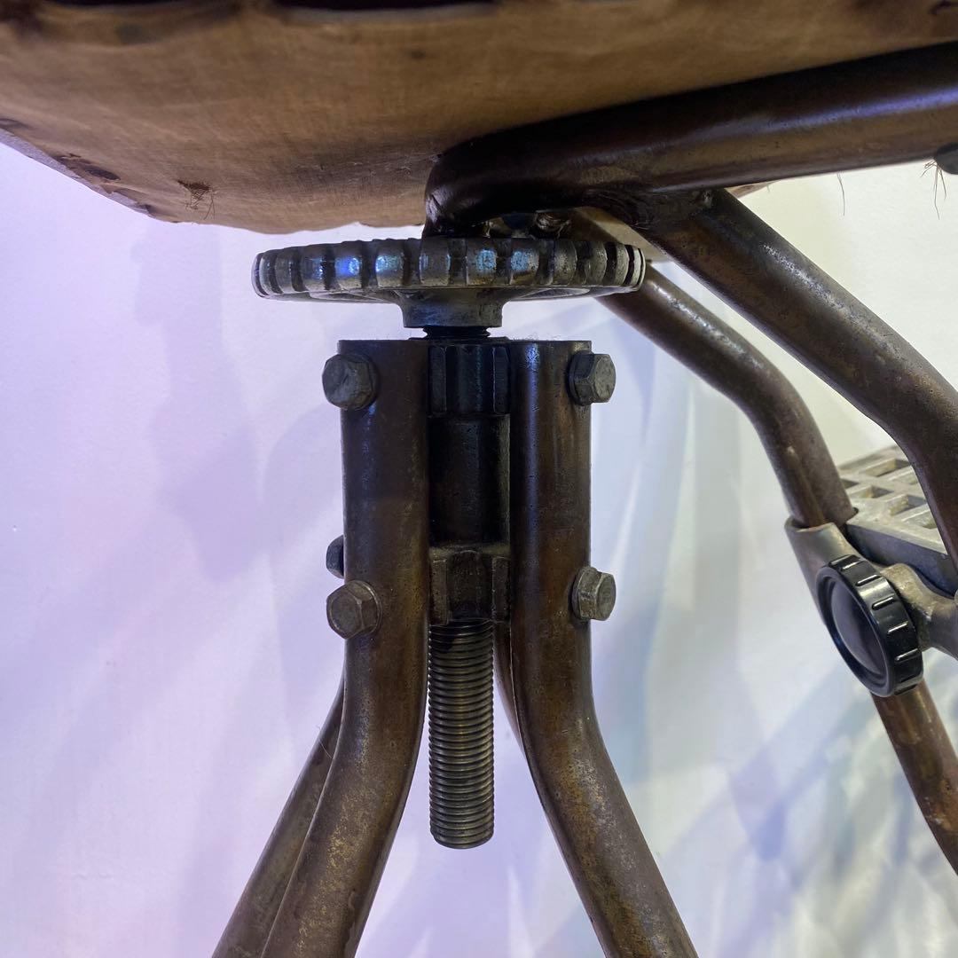 回転式ハイチェア カウンターチェア ディスプレイ 座面小さめ