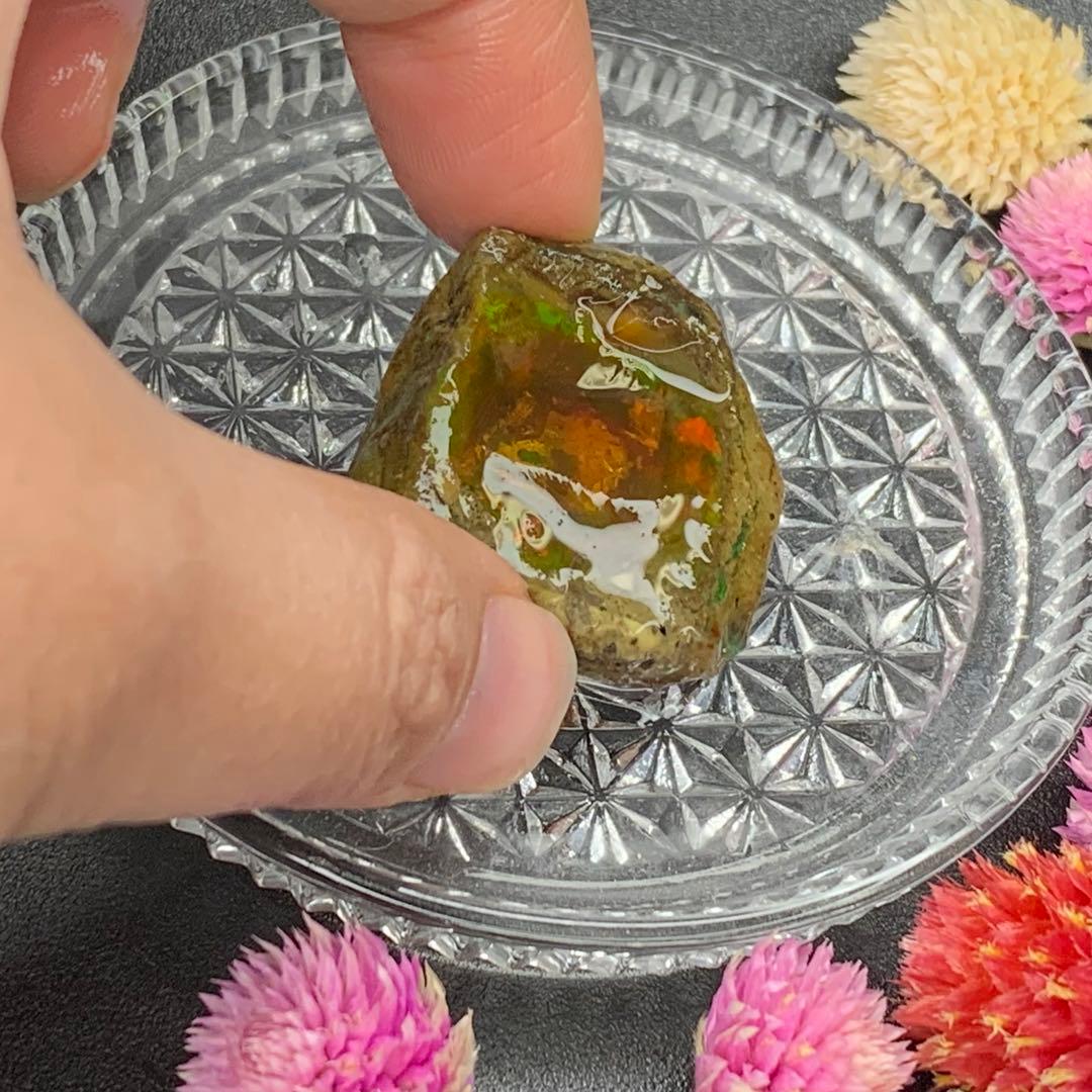 オパール原石66ct形も遊色もいい感じ！ハイクラス美遊色