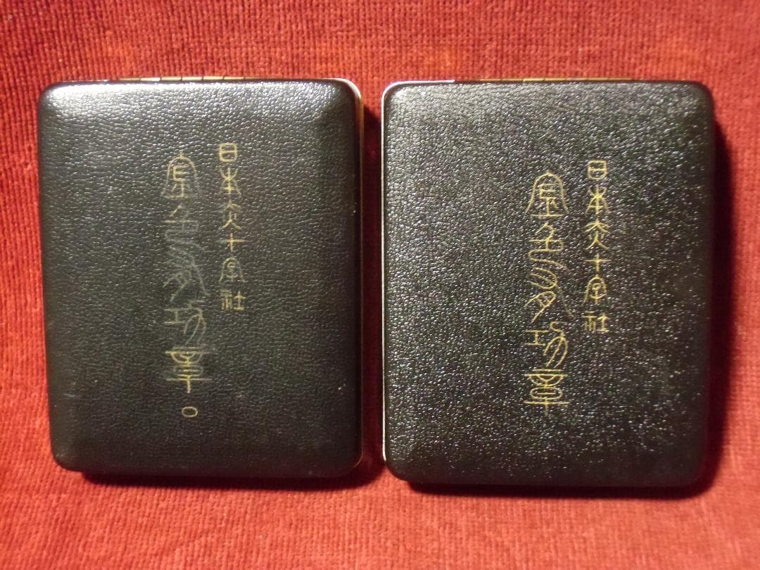 奈*☆様 ●日本の勲章/徽章＊日本赤十字社＊金色有功章＊男女用２個セット（実物）