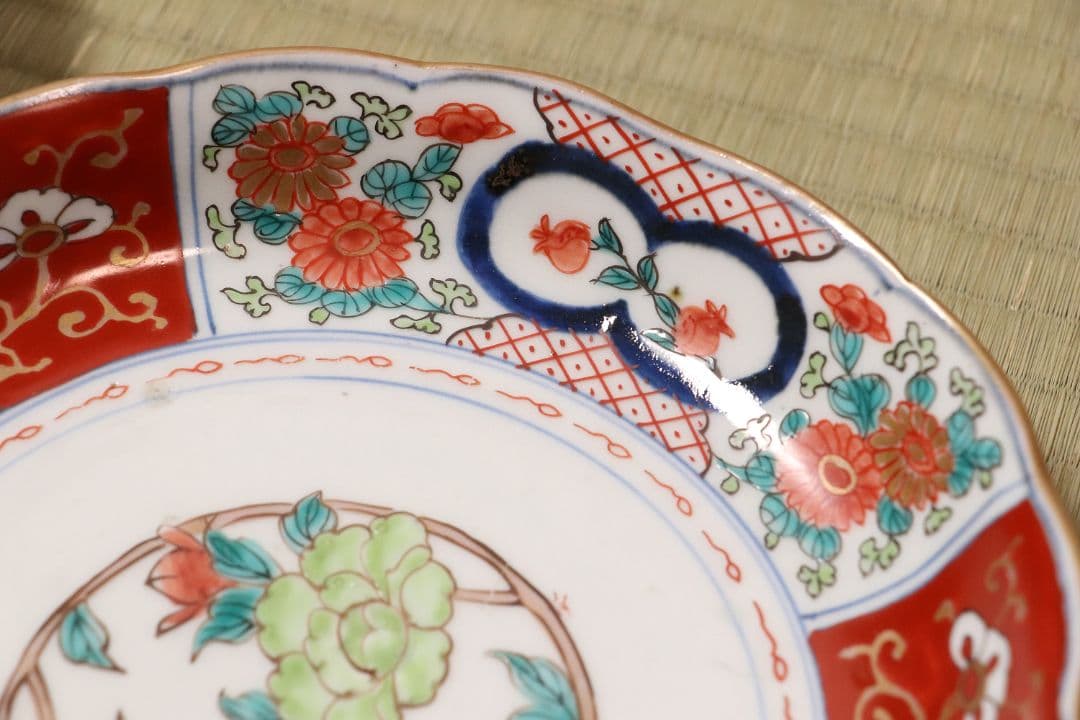 古伊万里 色絵 七寸皿 二客 21㎝ 草花 菊 牡丹 蝶 唐草 錦手CL95