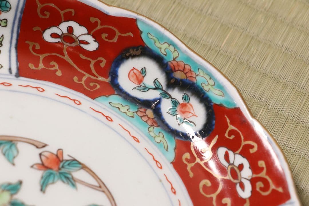 古伊万里 色絵 七寸皿 二客 21㎝ 草花 菊 牡丹 蝶 唐草 錦手CL95