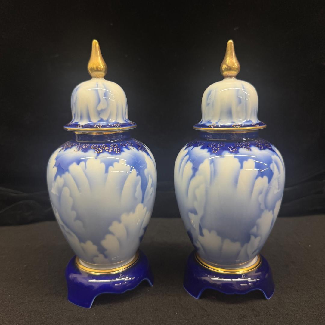 深川製磁 宮内庁御用達 牡丹金ミル 沈香壷 冠付飾壺 染付金彩 ２点ペア
