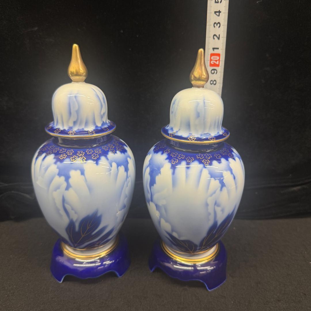 深川製磁 宮内庁御用達 牡丹金ミル 沈香壷 冠付飾壺 染付金彩 ２点ペア