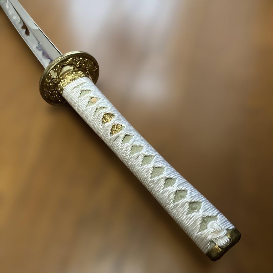 値下げ決行！模造刀　装飾的な鍔の美しい刀