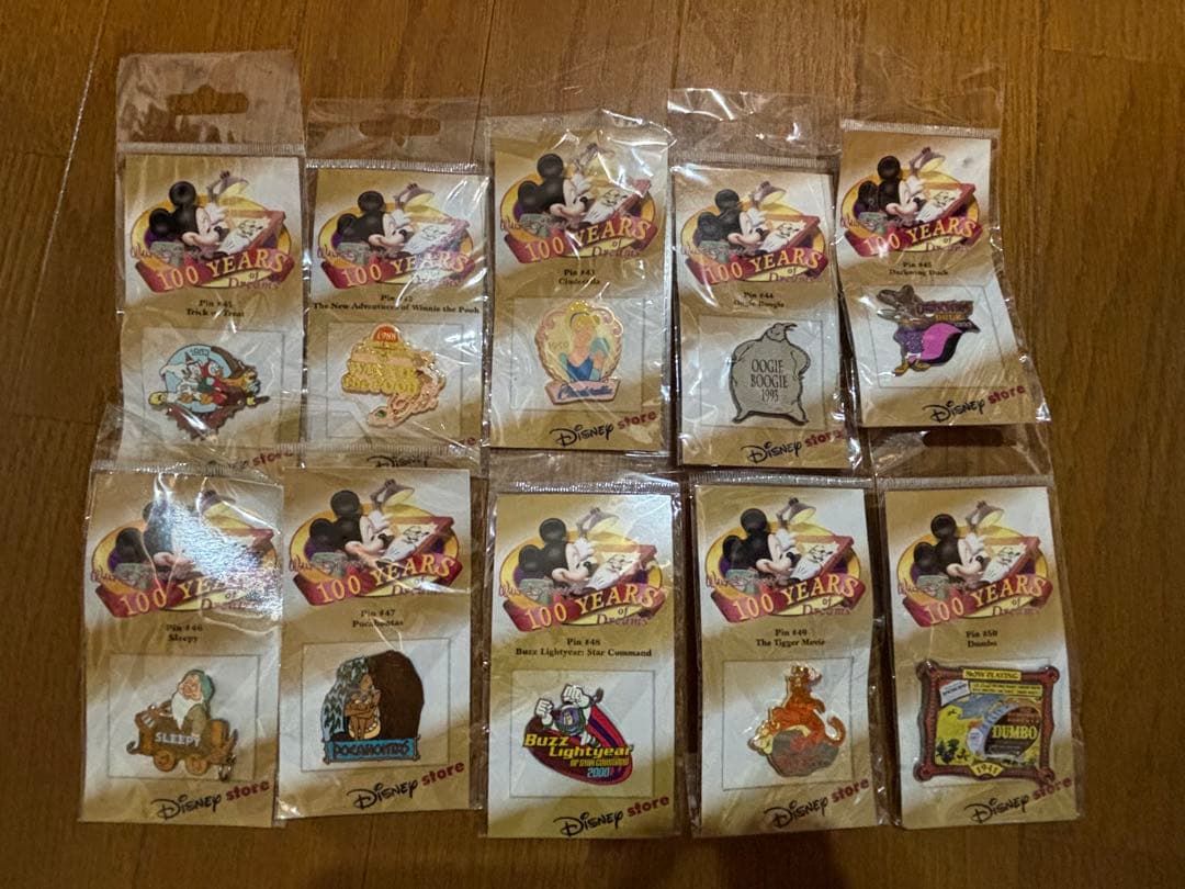 ディズニーストア　ウォルトディズニー生誕100周年　ピンバッジ全100個