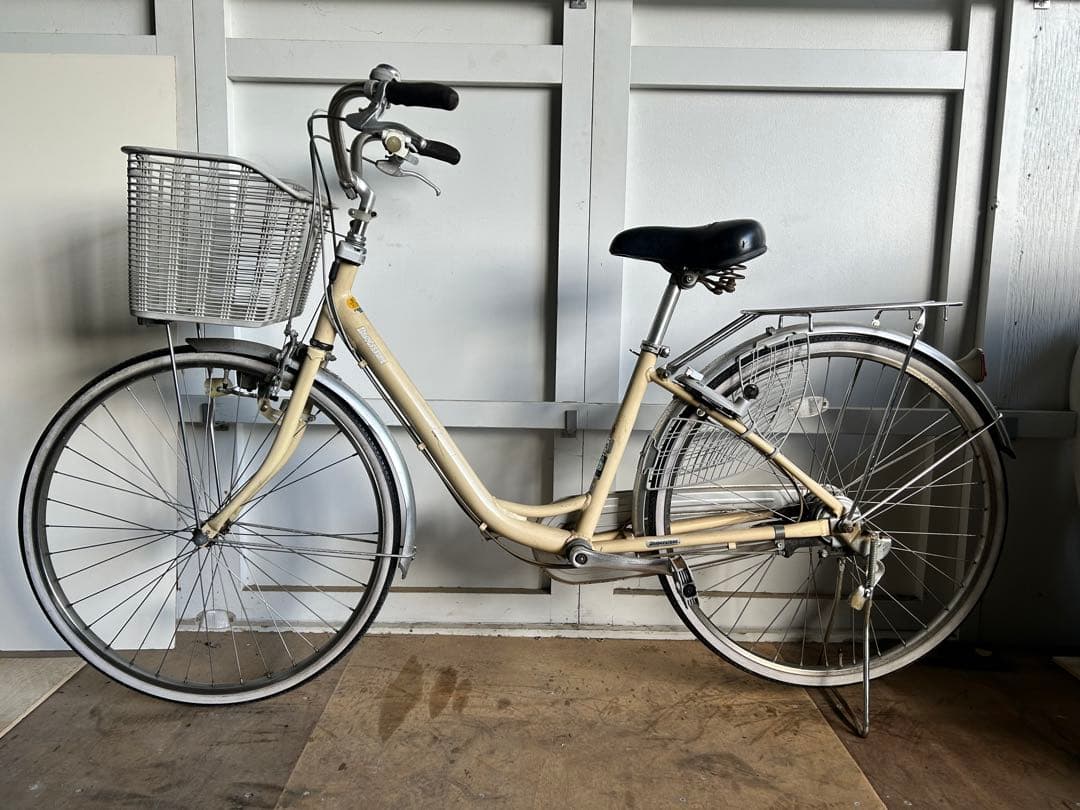 シティサイクル クリーム色 26インチ 前部バスケット付き