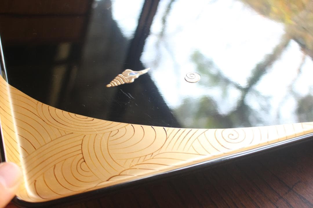 上質黒漆に優美な波貝殻螺鈿巻の映える長方膳（検輪島塗お膳お盆