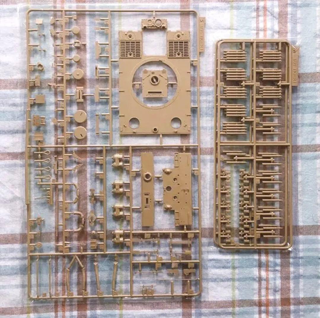 ライフィールドモデル 1/35 タイガーI 極初期型 北アフリカ w/連結履帯