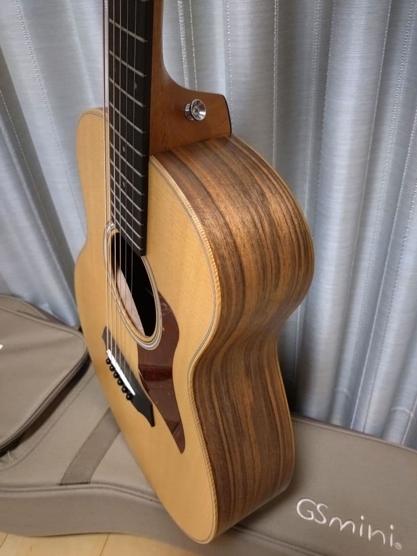 Taylor GS Mini e ウォルナット　アコースティックギター