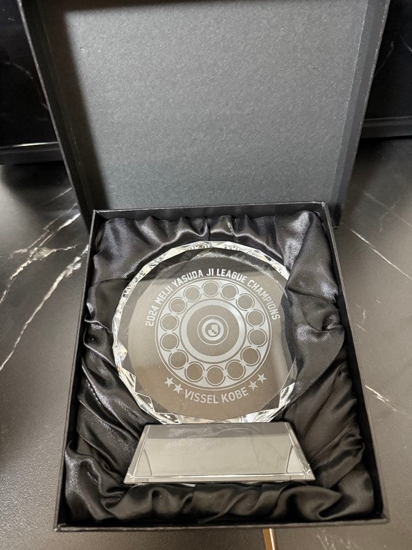ヴィッセル神戸 J1リーグ優勝二冠記念トロフィー