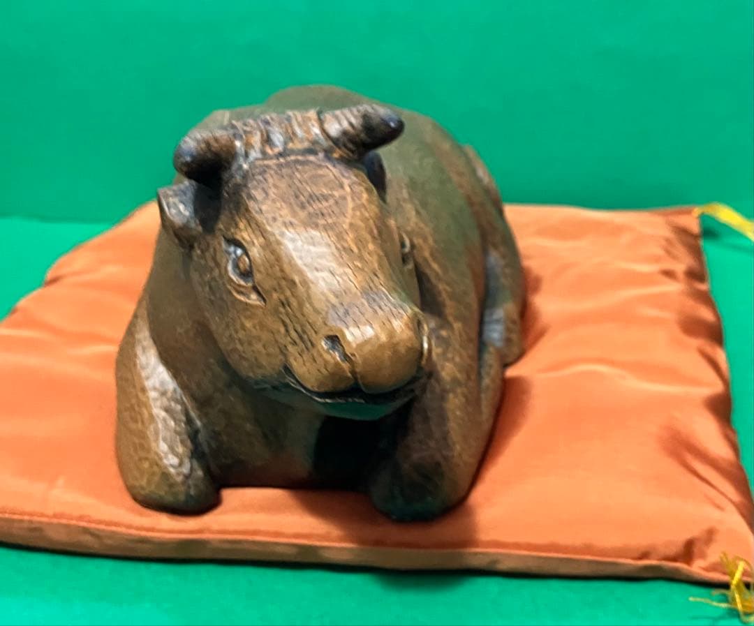 牛の置物　オレンジクッション付き　ブリデストン　エバーウッド　クラシック